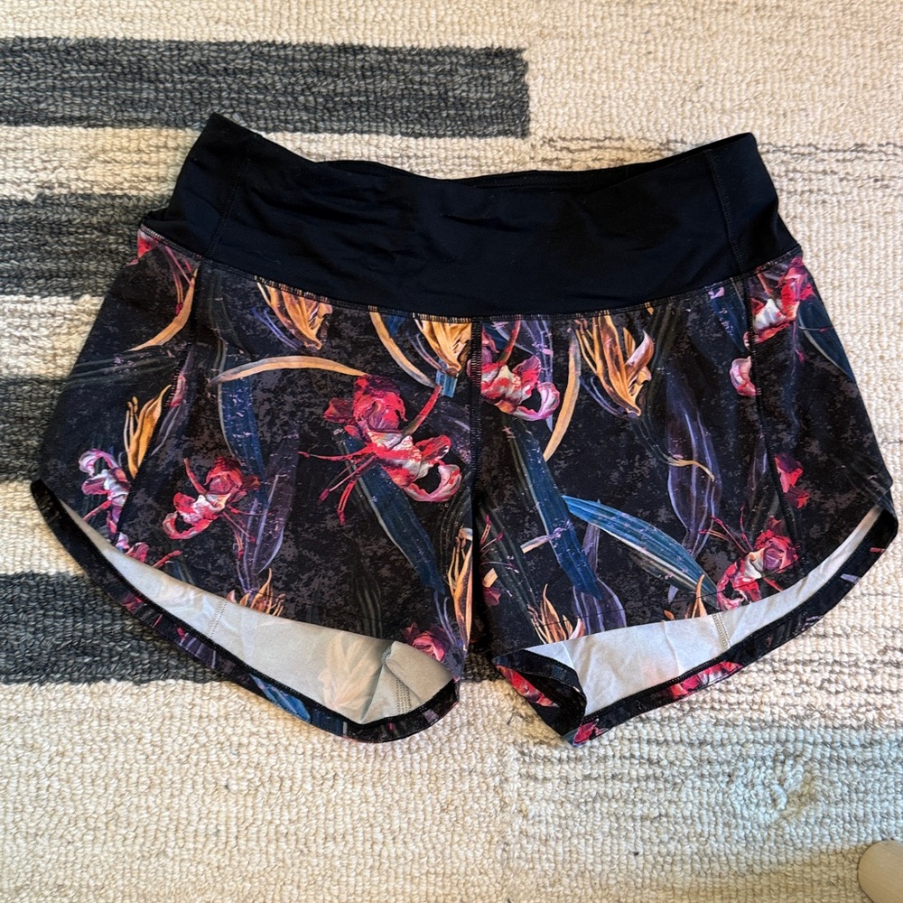 Lululemon Mid-Rise Speed Up Short